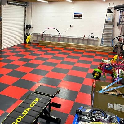 Καλή τιμή Fireproof Recycled Rubber Flooring Tiles With Composite Layer Anti Wear Surface on-line