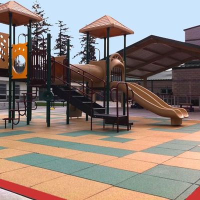 Καλή τιμή Μαλακό αντιολισθητικό να απορροφήσει κλονισμού αθλητικών λαστιχένιο κεραμιδιών για υπαίθριο on-line