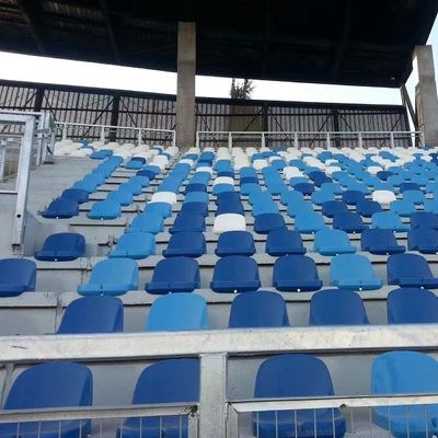 Καλή τιμή Πλαστικά καθίσματα σταδίων τύπων PP κάδων για τις εξέδρες επισήμων ποδοσφαίρου on-line