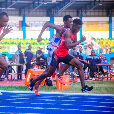 Προετοιμασμένη πίστα αθλητικού τρέξιμου με πάχος 9-15 mm, μακρά διάρκεια ζωής και προσαρμόσιμα χρώματα