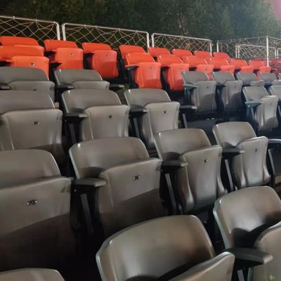 Αντι UV σταθερή πλαστικό διάταξη θέσεων σταδίων για τον υπαίθριο αγωνιστικό χώρο ποδοσφαίρου
