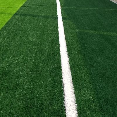 PE PP Τεχνητό γρασίδι Πολυαιθυλένιο και πολυπροπυλένιο Νήματα 30 mm Υψόμετρος στοίβας γρασίδι