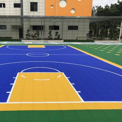Καλή τιμή Εξωτερικά γήπεδα Κόκκινα πλακάκια PP Αθλητικά δάπεδα 15 mm πάχος Με συσκευασία από χαρτόνι on-line