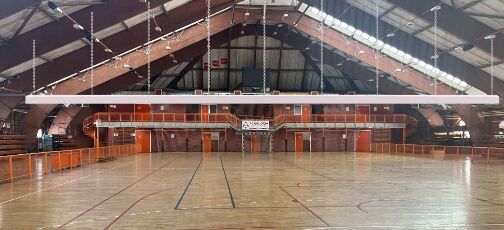 Καλή τιμή Αυτόματο Ηλεκτρικό Σύστημα Ελέγχου Διαχωριστική Κουρτίνα Ύφασμα Υψηλής Αντοχής Προσαρμόσιμο Χρώμα Για Εσωτερικά Αθλήματα on-line